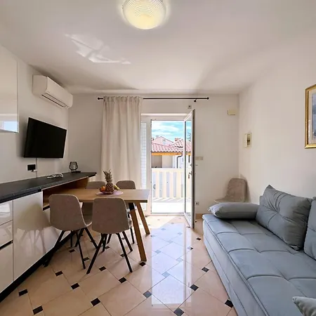 Scheich By Interhome Appartement Šilo