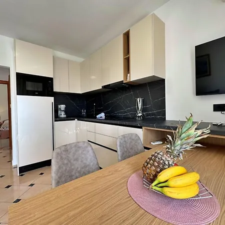 Scheich By Interhome Appartement Šilo