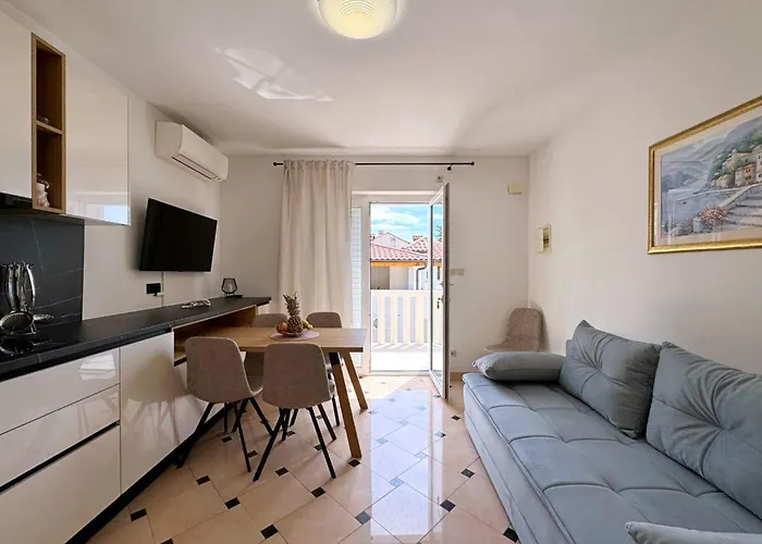 Scheich By Interhome Appartement Šilo